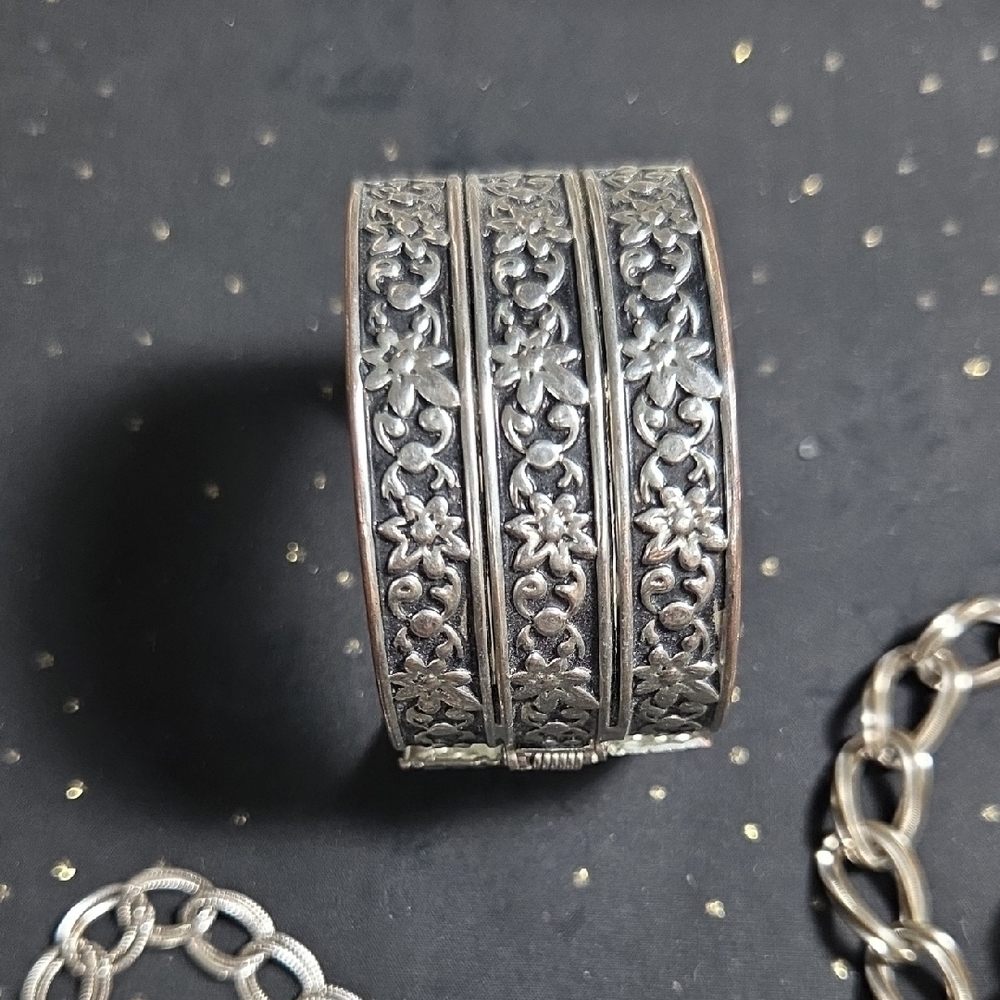 Chic Silver Bracelet Collection View 2